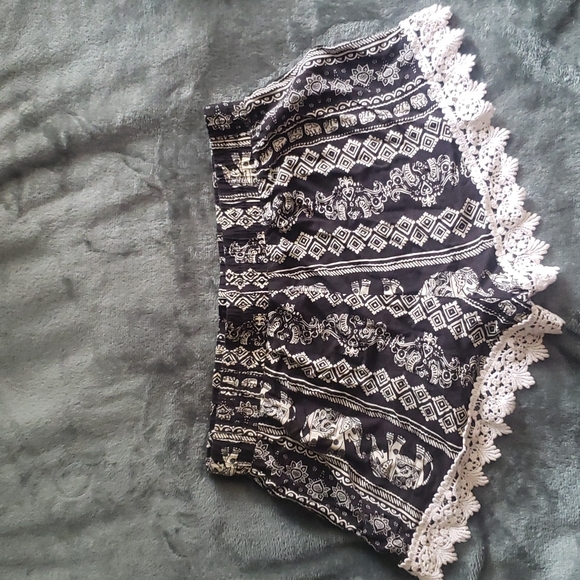 Cute crochet Boho elephant print shorts - Picture 5 of 5